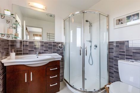 Photo of property in 6 Cityview Place, Massey, Auckland, 0614