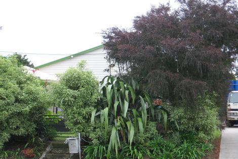 Photo of property in 2/18 Buscomb Avenue, Henderson, Auckland, 0610