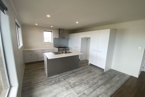 Photo of property in 18 Fairway Avenue, Red Beach, 0932