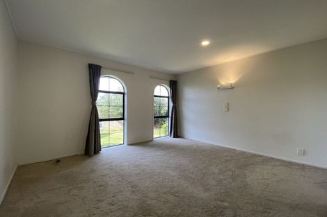 Photo of property in 12 Hedge Row, Sunnyhills, Auckland, 2010