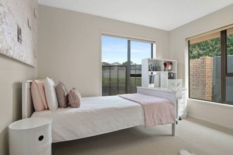 Photo of property in 64 Oliver Road, Eastern Beach, Auckland, 2012