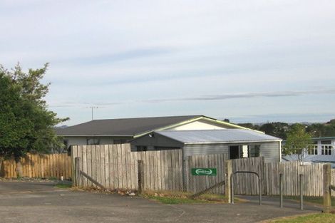 Photo of property in 28 Hueglow Rise, West Harbour, Auckland, 0618