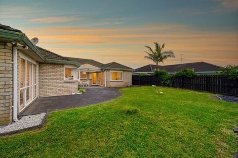 Photo of property in 2 Amadeus Place, Northpark, Auckland, 2013