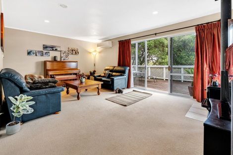 Photo of property in 31 Robbies Road, Shelly Park, Auckland, 2014