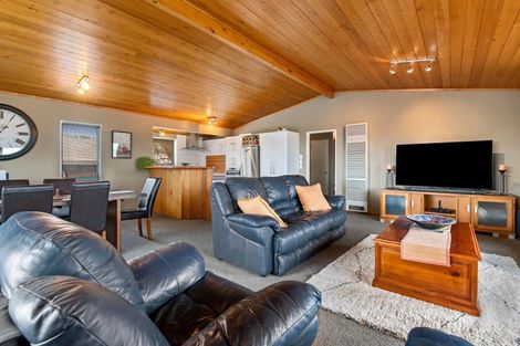 Photo of property in 11 Thelma Place, Lynmore, Rotorua, 3010