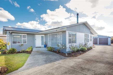 Photo of property in 17 Palliser Place, Milson, Palmerston North, 4414