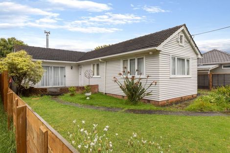 Photo of property in 4 River Road, Te Atatu Peninsula, Auckland, 0610