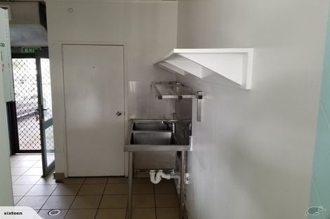 Photo of property in 4/80 Gunner Drive, Te Atatu Peninsula, Auckland, 0610