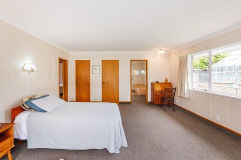 Photo of property in 12 Hind Place, Hokowhitu, Palmerston North, 4410