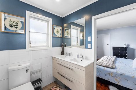 Photo of property in 184 Waimumu Road, Massey, Auckland, 0614