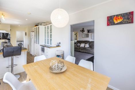 Photo of property in 16 Omaha Grove, Totara Park, Upper Hutt, 5018