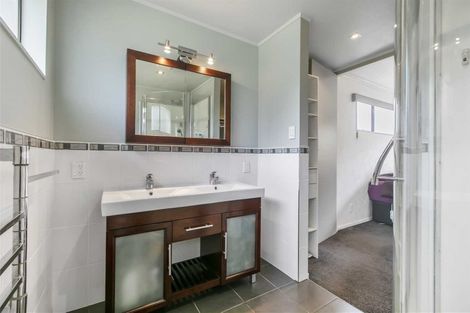 Photo of property in 12 Fitzherbert Avenue, West Harbour, Auckland, 0618