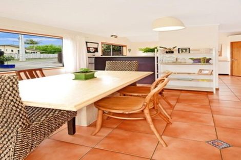 Photo of property in 1/52 Rambler Crescent, Beach Haven, Auckland, 0626