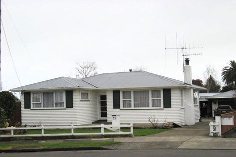 Photo of property in 29 Karaka Crescent, Levin, 5510