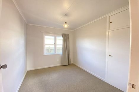 Photo of property in 70 Hobsonville Road, West Harbour, Auckland, 0618