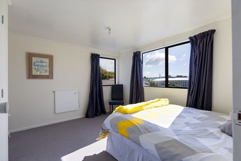 Photo of property in 16 Gladys Place, Kelvin Grove, Palmerston North, 4414