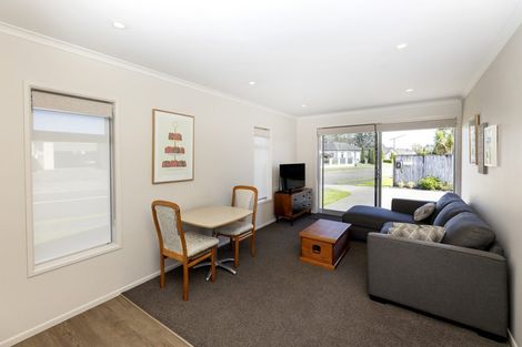 Photo of property in 2 Oakwood Drive, Highlands Park, New Plymouth, 4312
