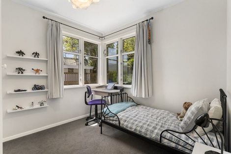 Photo of property in 39 Taylor Terrace, Tawa, Wellington, 5028