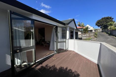Photo of property in 2/5 Pelican Lane, Unsworth Heights, Auckland, 0632