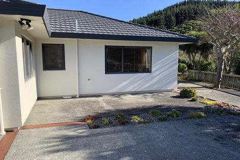 Photo of property in 214 Westchester Drive, Churton Park, Wellington, 6037