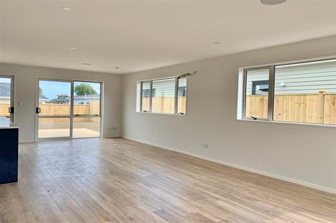 Photo of property in 16 Holcroft Street, Papakura, 2110