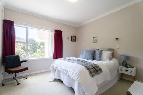 Photo of property in 25 Lyndhurst Road, Tawa, Wellington, 5028