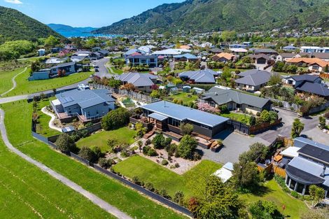 Photo of property in 11 Glentui Place, Waikawa, Picton, 7220