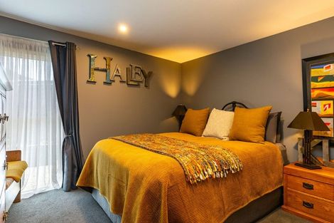 Photo of property in 11 Glentui Place, Waikawa, Picton, 7220