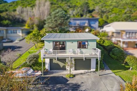 Photo of property in 47 Kakariki Grove, Waikanae, 5036