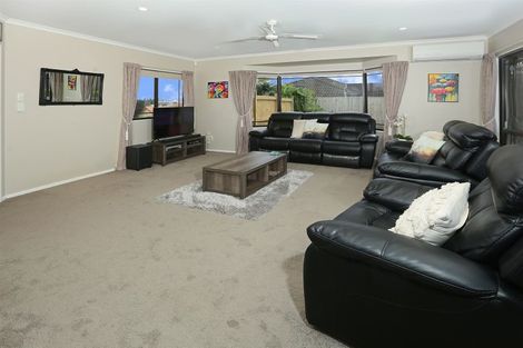 Photo of property in 30 Carnelian Court, Westgate, Auckland, 0614