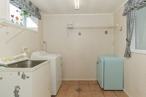 Photo of property in 90 Edgecumbe Road, Tauranga, 3110