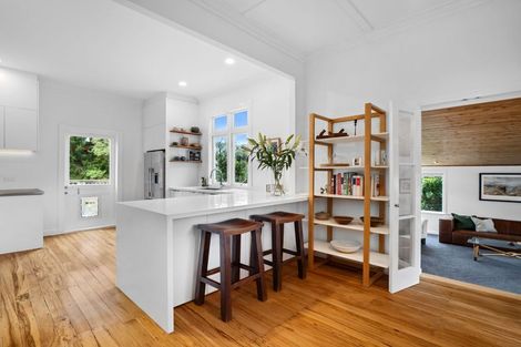 Photo of property in 6 Mollyhawk Place, Birkenhead, Auckland, 0626