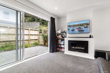 Photo of property in 56e Nicholson Road, Khandallah, Wellington, 6035