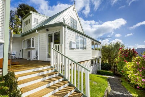Photo of property in 6 Hobbit Lane, Pinehaven, Upper Hutt, 5371