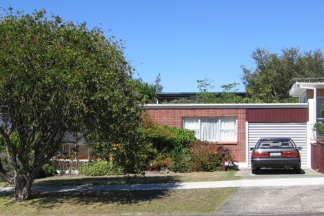 Photo of property in 3/33 Castor Bay Road, Castor Bay, Auckland, 0620