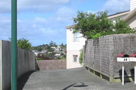 Photo of property in 1/9 Highgrove Lane, Totara Vale, Auckland, 0632