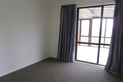 Photo of property in 4 Sarajevo Place, Massey, Auckland, 0614