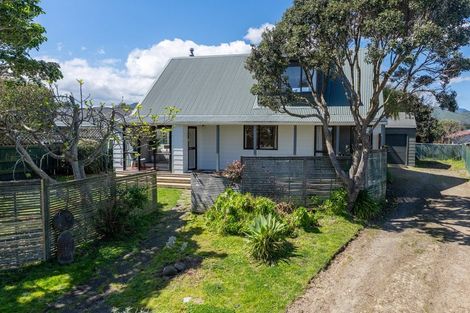 Photo of property in 25 Tobys Way, Waikanae Beach, Waikanae, 5036