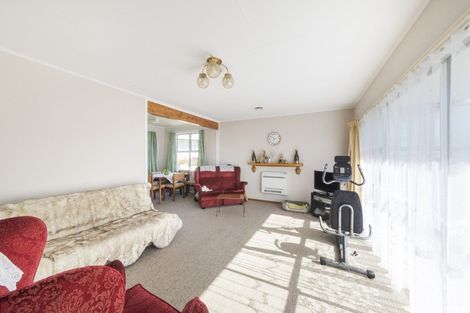 Photo of property in 33 Tararua Terrace, Cloverlea, Palmerston North, 4412