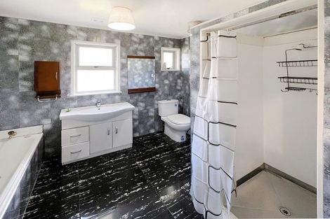 Photo of property in 20 Thornlow Street, Glendene, Auckland, 0602