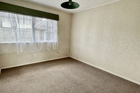 Photo of property in 11 Thornlow Street, Glendene, Auckland, 0602