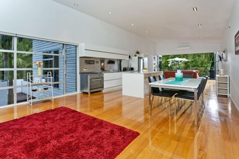 Photo of property in 16c Charmaine Road, Torbay, Auckland, 0630