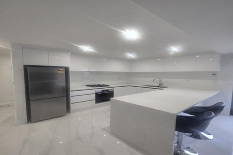 Photo of property in 1 Bartells Drive, Goodwood Heights, Auckland, 2105