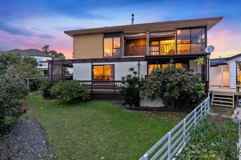Photo of property in 37 Santa Monica Place, Goodwood Heights, Auckland, 2105