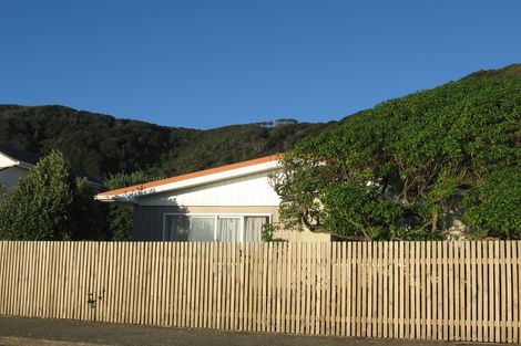 Photo of property in 249 Marine Parade, Eastbourne, Lower Hutt, 5013