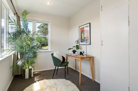 Photo of property in 4 Balmain Street, Newlands, Wellington, 6037