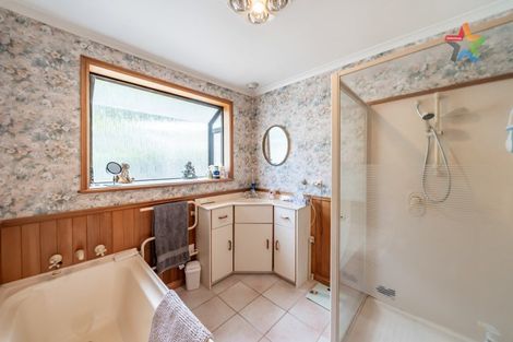 Photo of property in 8 Hawthorn Crescent, Stokes Valley, Lower Hutt, 5019