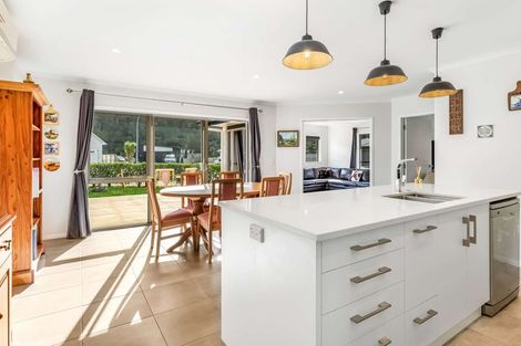 Photo of property in 17 Alf Simpson Drive, Whitianga, 3510