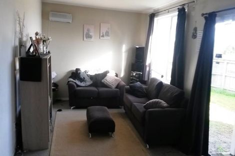 Photo of property in 42 Cobham Crescent, Kelston, Auckland, 0602