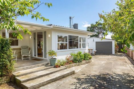 Photo of property in 12 Taverner Street, Carterton, 5713